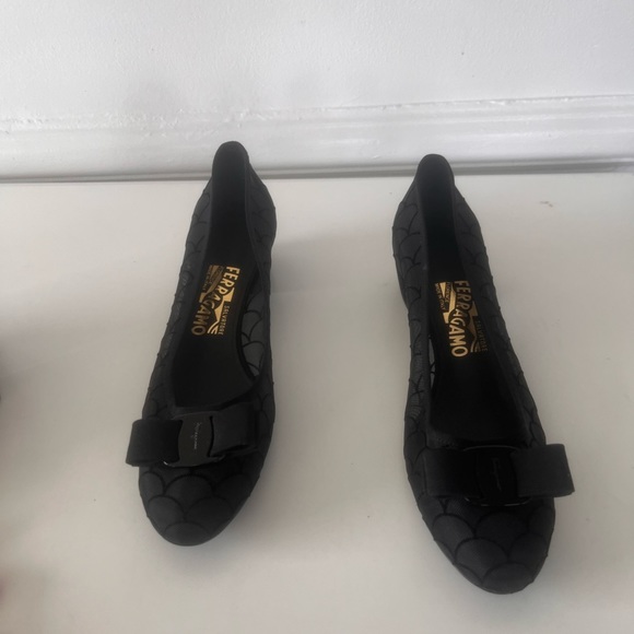 Ferragamo vara mesh bow pump size 7 1/2 nwt - Picture 6 of 16